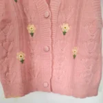 ژیله بافت زنانه دکمه‌دار طرح شکوفه و قلب برجسته - تصویر 7