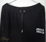 ست سویشرت زیپ‌دار و شلوار زنانه ترک طرح MIU MIU - تصویر 23