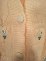 ژیله بافت زنانه دکمه‌دار طرح شکوفه و قلب برجسته - تصویر 16