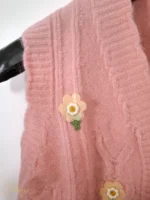 ژیله بافت زنانه دکمه‌دار طرح شکوفه و قلب برجسته - تصویر 8